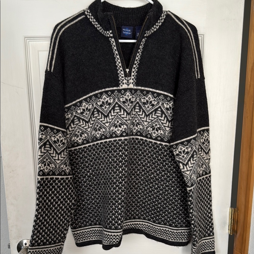Nordic Design M’s L Black and White Nordic Zip Up Sweater